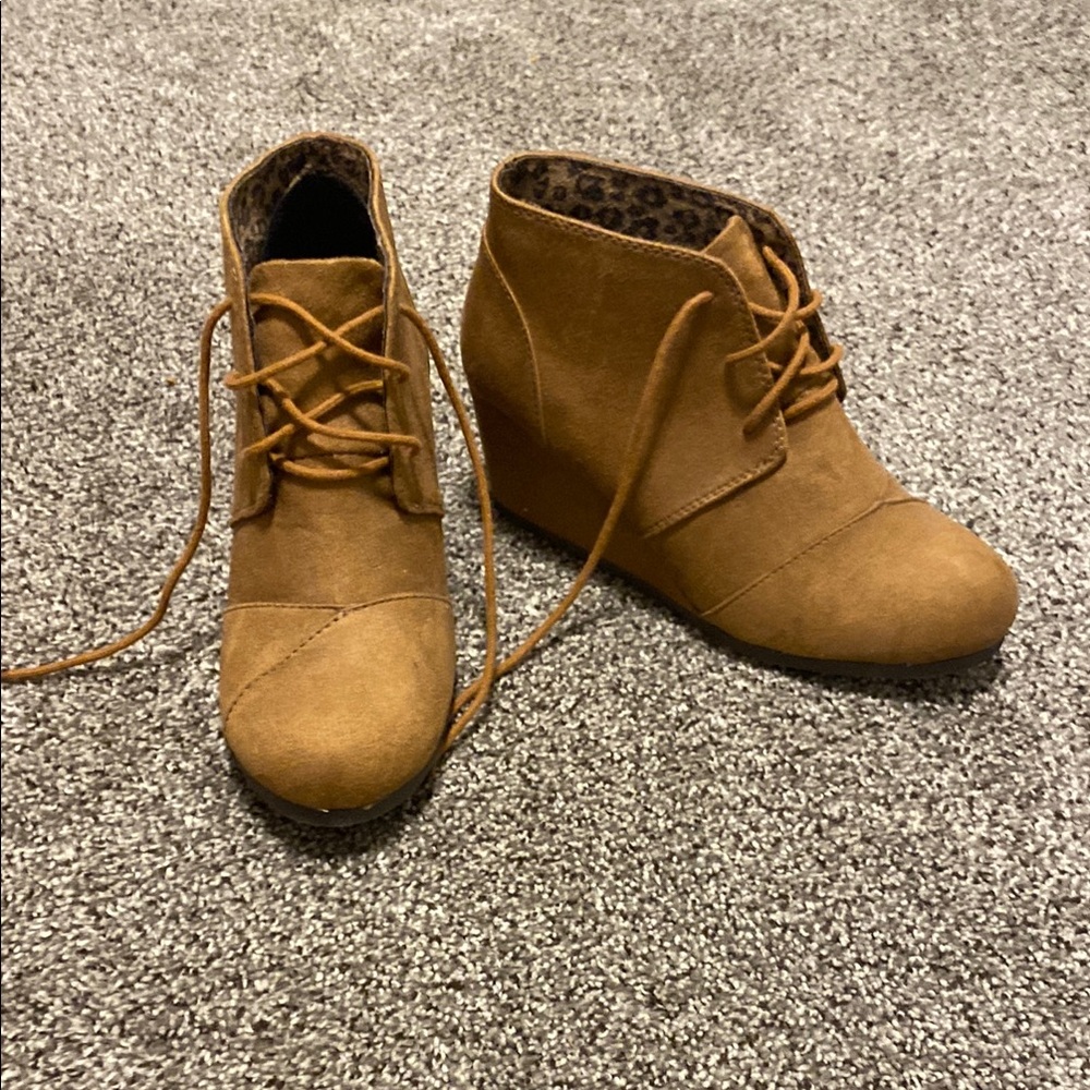 Cityclassified Tan Lace Up Boots with Suede Finish